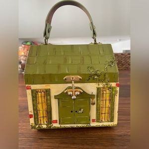 Cutest vintage house shape purse by Nan